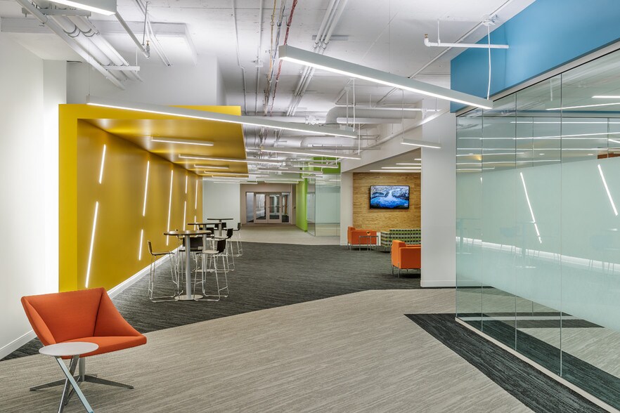 More Photos Of 20 N Martingale Rd, Schaumburg Office For Lease