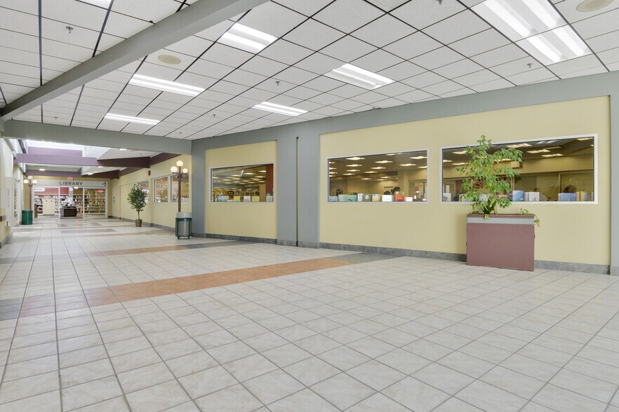More Photos Of 195 Highway 33 W, Kelowna General Retail For Sale