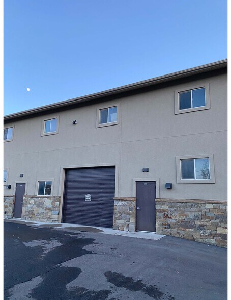 Primary Photo Of 725 Parkway Dr, Park City Warehouse For Lease