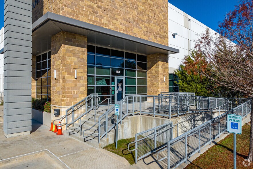 More Photos Of 12121 N Stemmons Fwy, Dallas Unknown For Lease