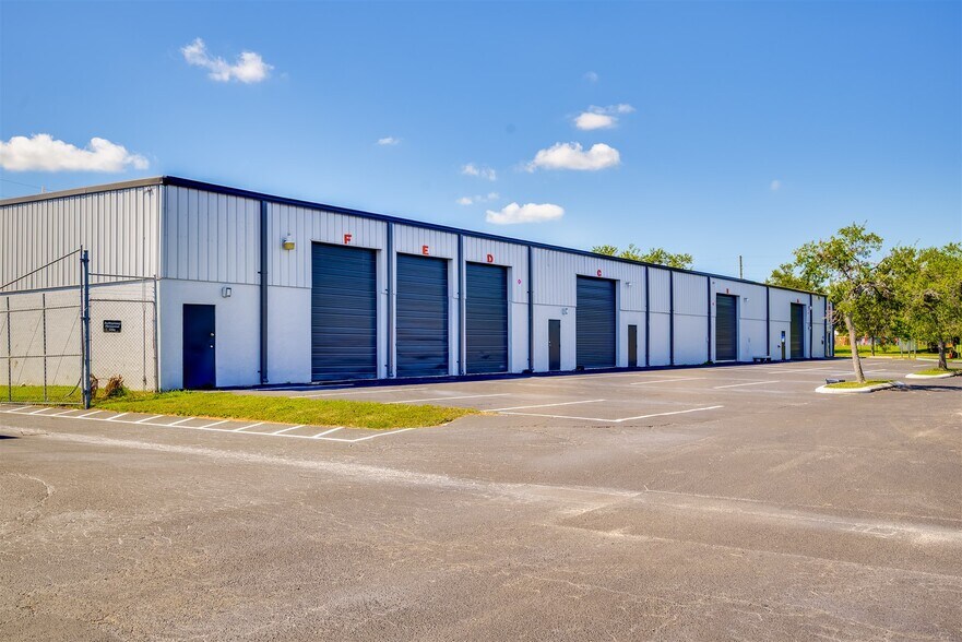 More Photos Of 4033 35th St N, Saint Petersburg Light Manufacturing For Sale