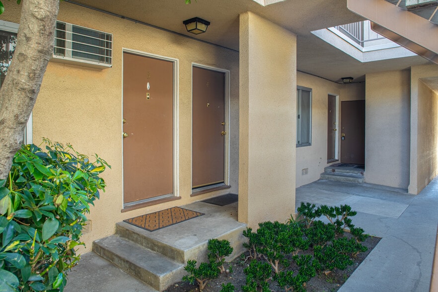 More Photos Of 1755 Granville Ave, Los Angeles Apartments For Sale