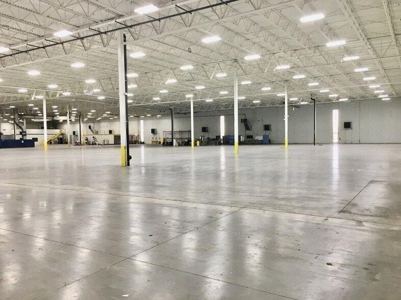 More Photos Of 1095 Polk Dr, Warsaw Industrial For Lease