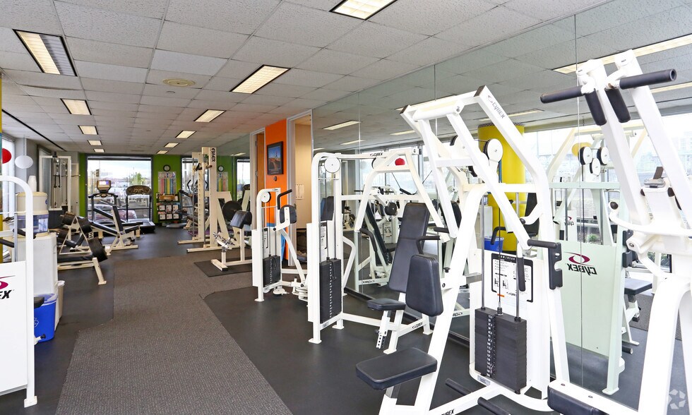 More Photos Of 101 W Main St, Norfolk Office For Lease