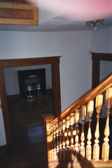 More Photos Of 1639 11th Ave, Calgary Office Residential For Sale