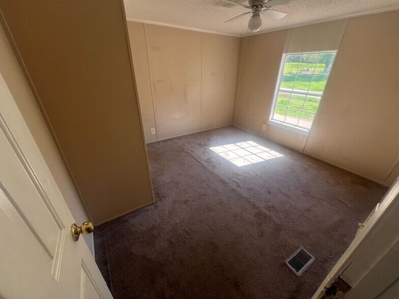 More Photos Of 530 Sims St, Maysville Flex For Lease