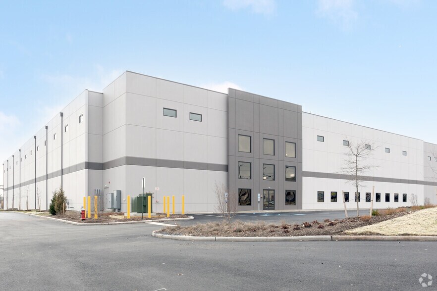 More Photos Of 520 Jersey Ave, New Brunswick Warehouse For Lease