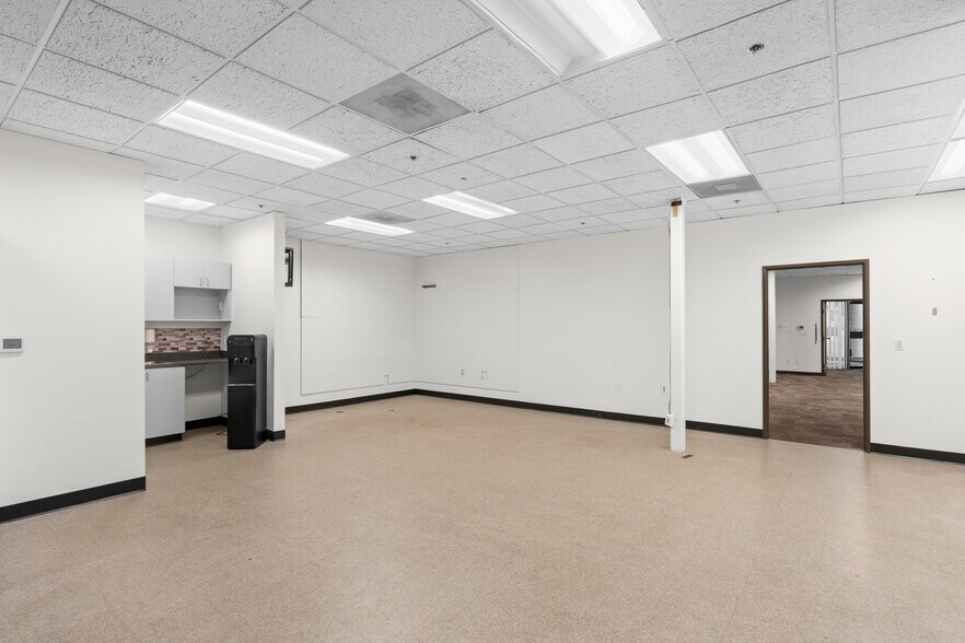 More Photos Of 9810-9850 E Burnside St, Portland Storefront Retail Office For Lease