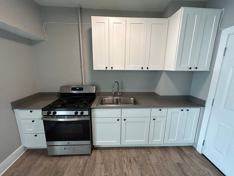 More Photos Of 1409 W Woodlawn Ave, San Antonio Apartments For Sale