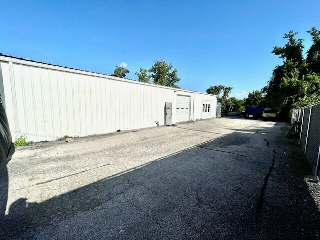 More Photos Of 3202 W Osage St, Pacific Freestanding For Lease