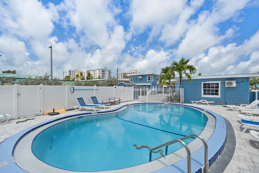 More Photos Of 602 Poinsettia Ave, Clearwater Beach Hotel For Sale