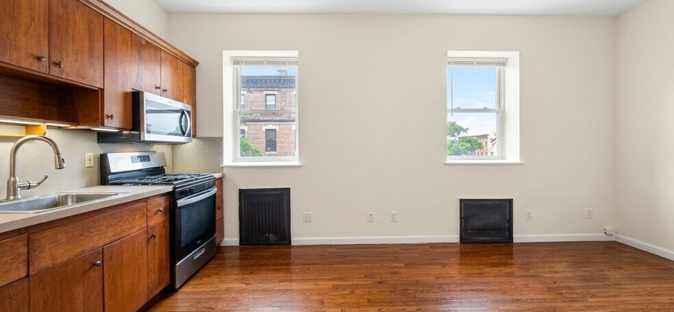More Photos Of 576 Ridgewood Ave, Brooklyn Storefront Retail Residential For Lease
