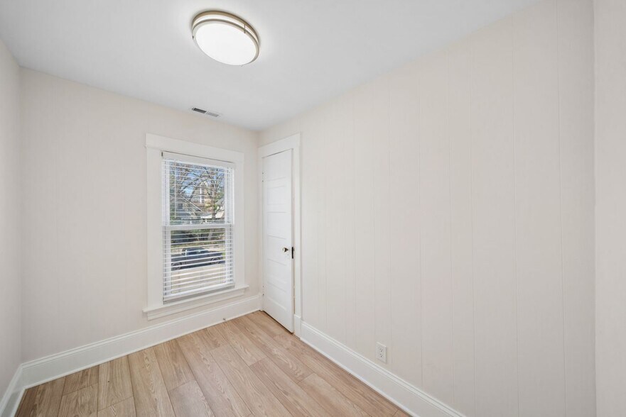 More Photos Of 323 S Hale St, Wheaton Office Residential For Sale