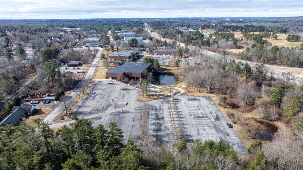 More Photos Of 5 Davis Farm Rd, Portland Office For Sale