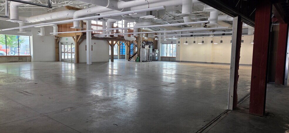 More Photos Of 225 Ellicott St, Buffalo Supermarket For Sale