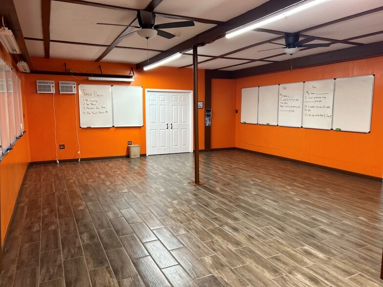More Photos Of 3020 20th St, Metairie Office For Sale