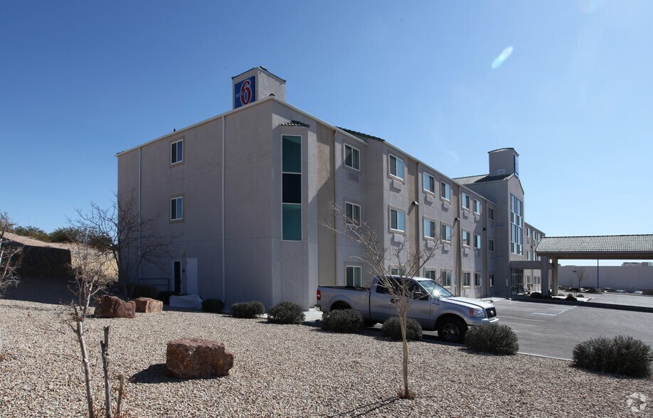 More Photos Of 2120 Summit Ct, Las Cruces Hotel For Sale