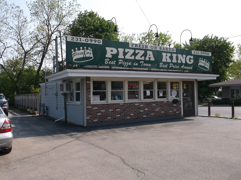 Primary Photo Of 1907 W Murdock Ave, Oshkosh Storefront Retail Residential For Sale