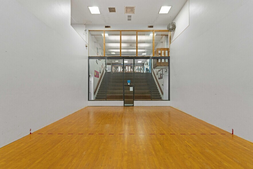 More Photos Of 985 Newmark Ave, Coos Bay Health Club For Sale