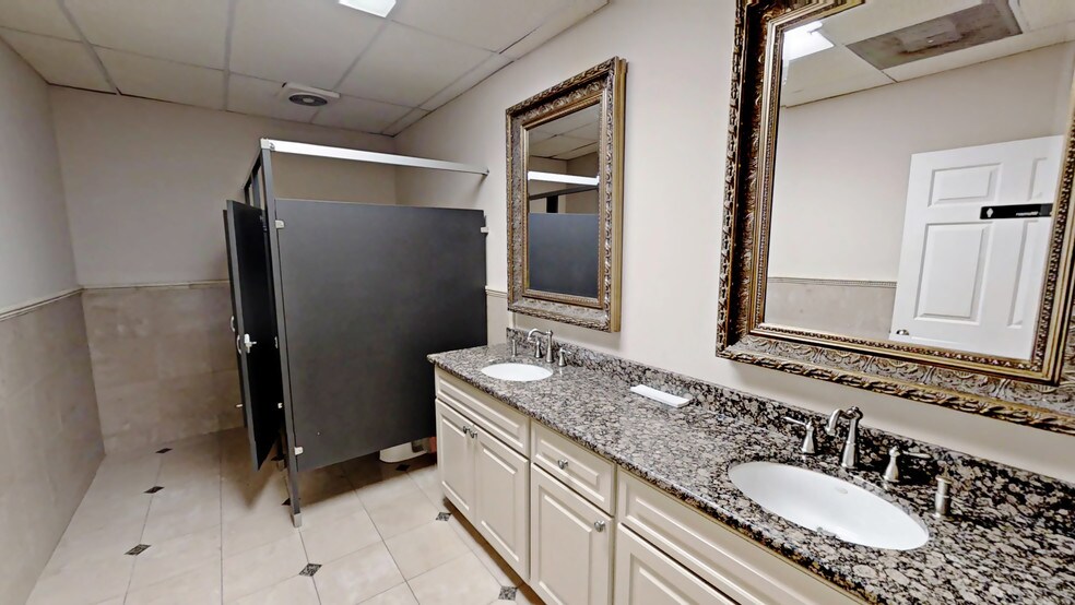 More Photos Of 3120 Medlock Bridge Rd, Peachtree Corners Light Distribution For Lease
