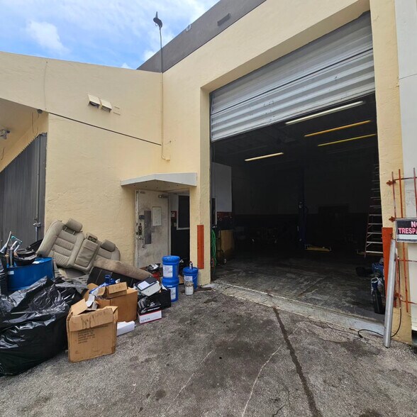 More Photos Of 10780 SW 190th St, Miami Auto Repair For Lease