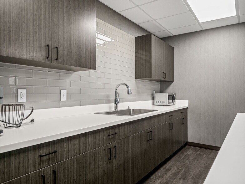 More Photos Of 18000 Mack Ave, Grosse Pointe Park Office Residential For Lease