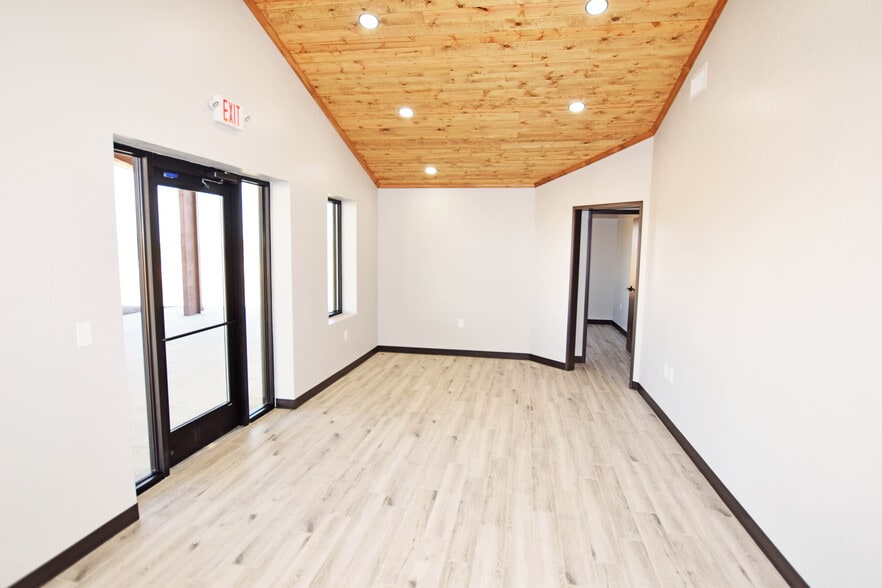 More Photos Of 930 338 loop, Odessa Warehouse For Lease