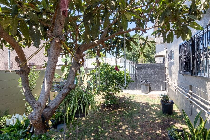 More Photos Of 820 W 95th St, Los Angeles Apartments For Sale