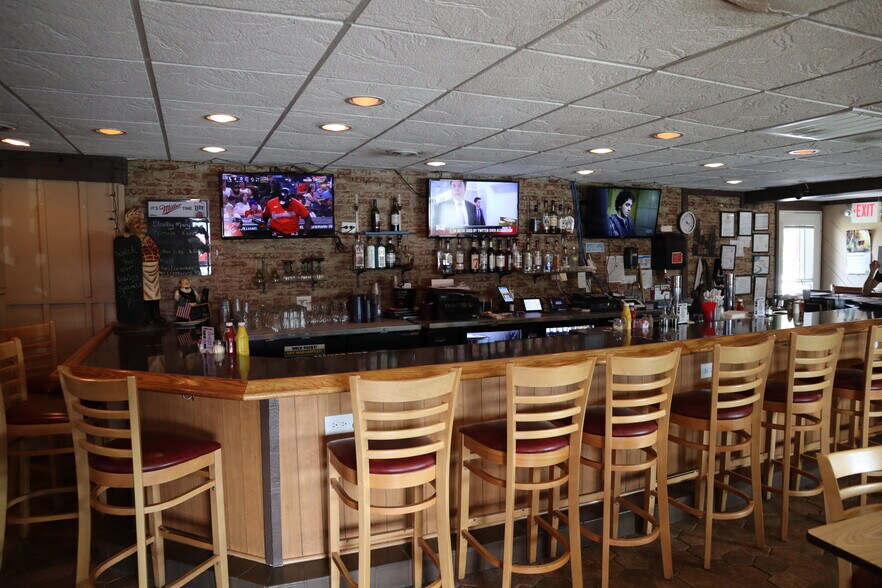 More Photos Of 89 E Grand Ave, Fox Lake Restaurant For Sale