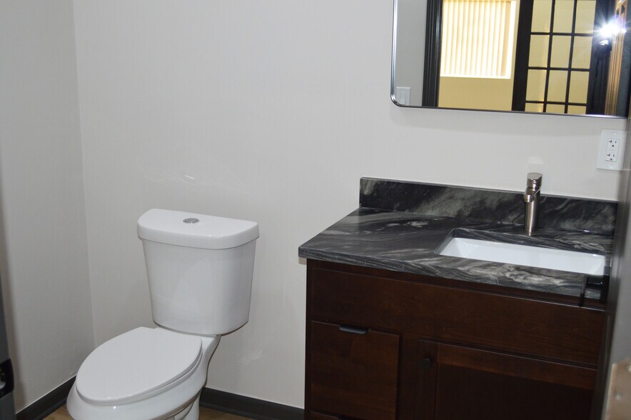 More Photos Of 55931-55951 Gratiot Ave, Chesterfield Office For Lease