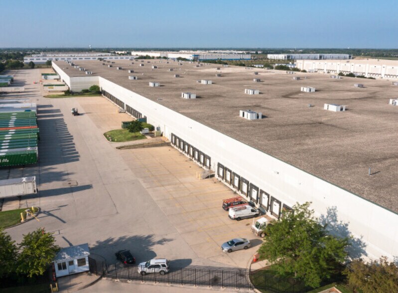 More Photos Of 901 Carlow Dr, Bolingbrook Manufacturing For Sale