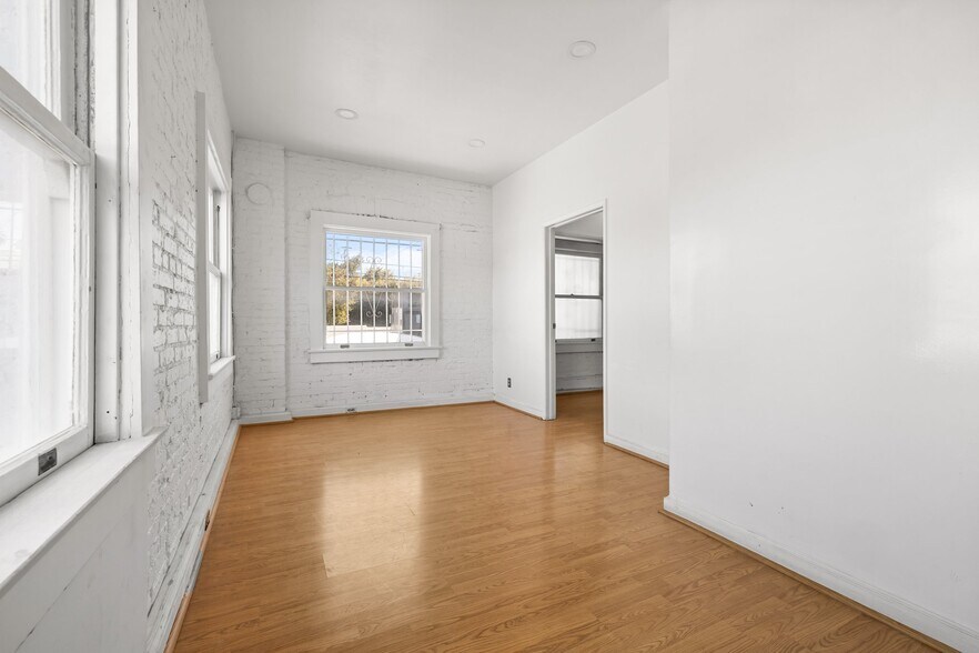 More Photos Of 2917-2921 Main St, Santa Monica Storefront Retail Office For Lease