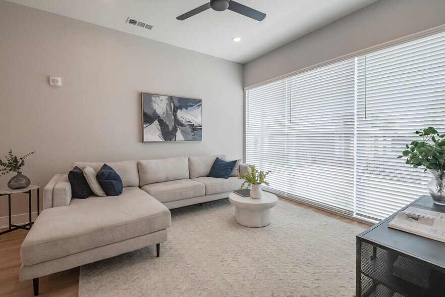 More Photos Of 1423 N Carroll Ave, Dallas Apartments For Sale