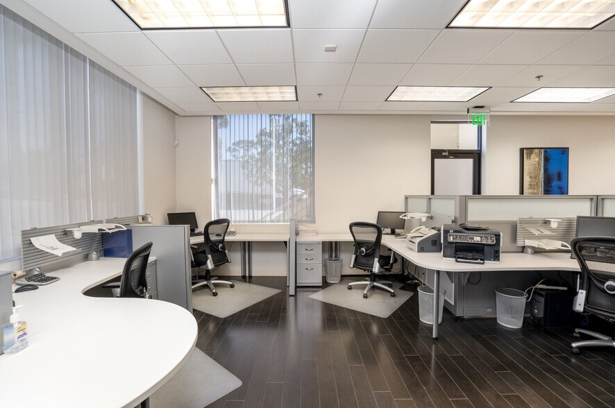 More Photos Of 10145 Via De La Amistad, San Diego Loft Creative Space For Sale