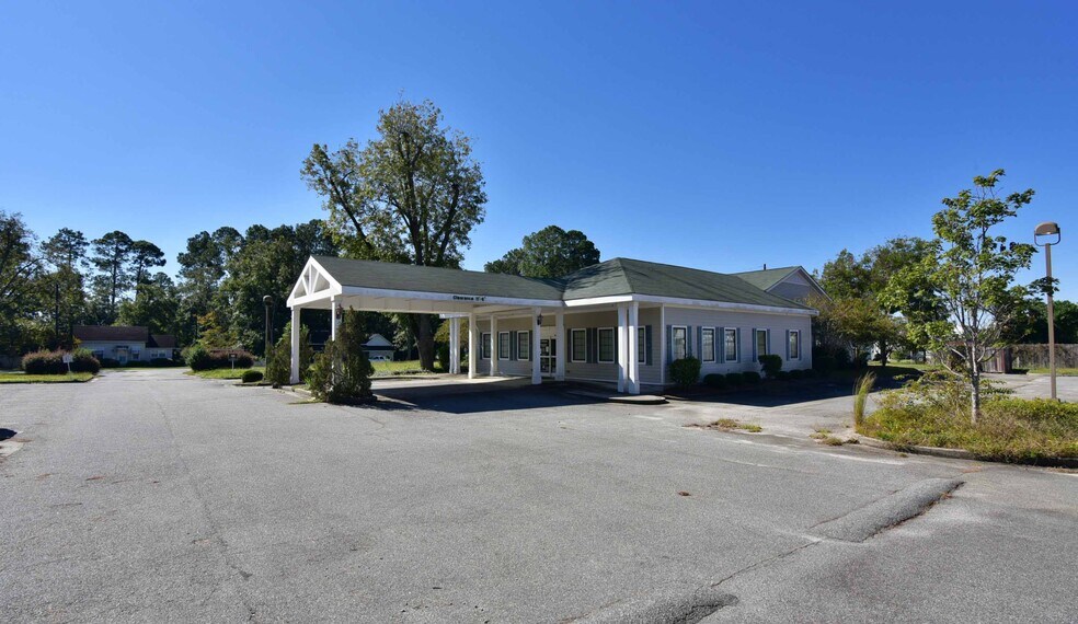 More Photos Of 354 E Washington Ave, Ashburn Healthcare For Sale