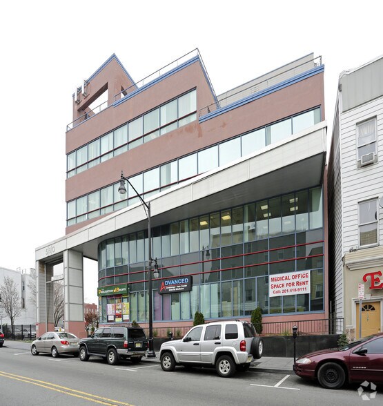 More Photos Of 550 Newark Ave, Jersey City Medical For Lease