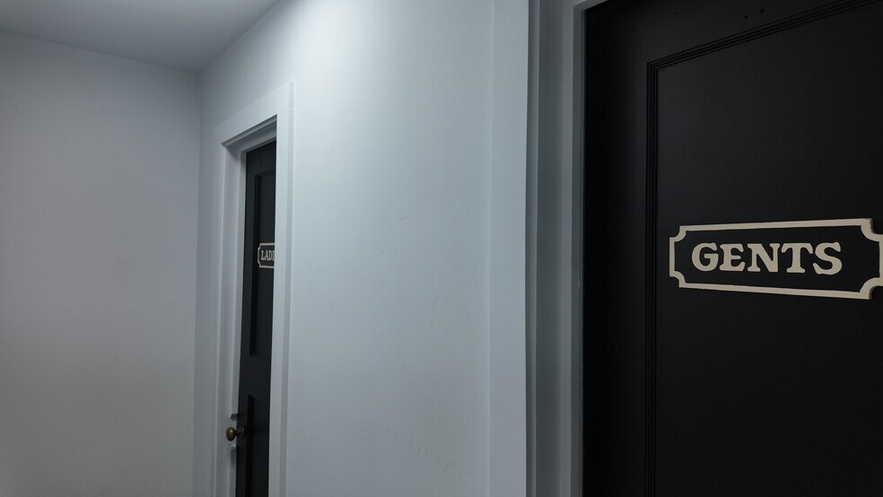 More Photos Of 720 2nd st, Clarendon Freestanding For Sale