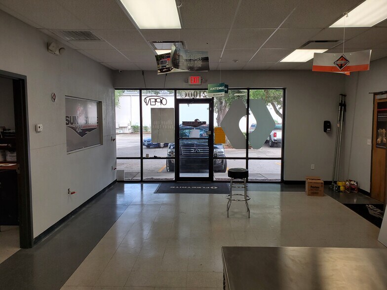 More Photos Of 2100-C Palmetto St, Clearwater Warehouse For Lease