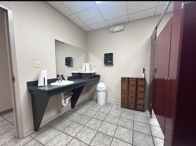 More Photos Of 2400 S Main St, Corbin Flex For Sale
