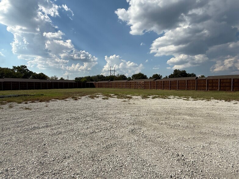 More Photos Of 615 FM 371, Gainesville Showroom For Sale