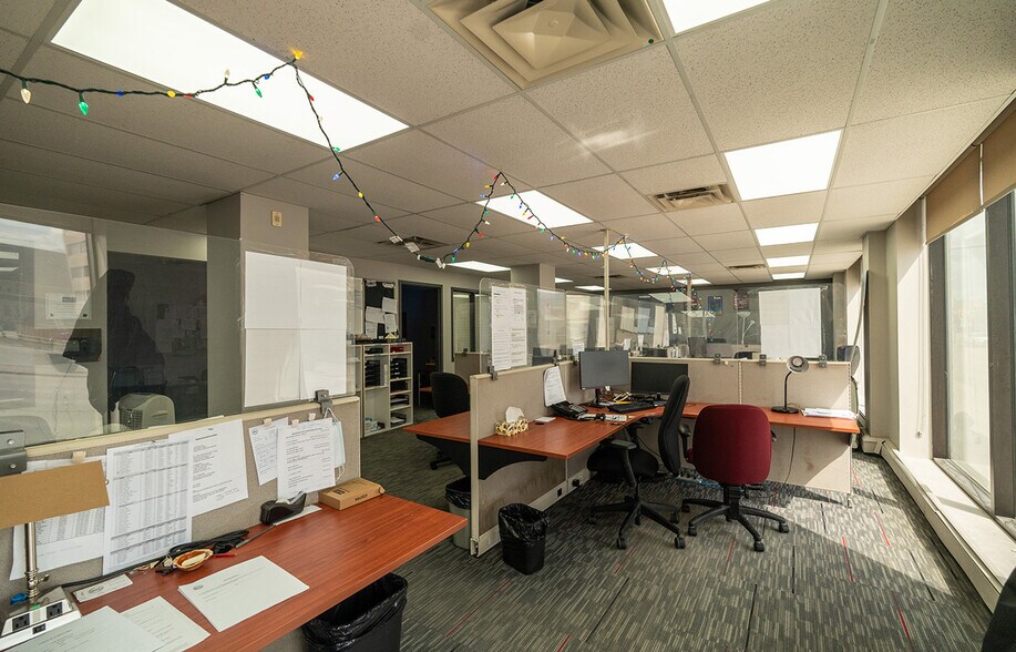 More Photos Of 829, 831, 835 Portage Ave, Winnipeg Office For Sale