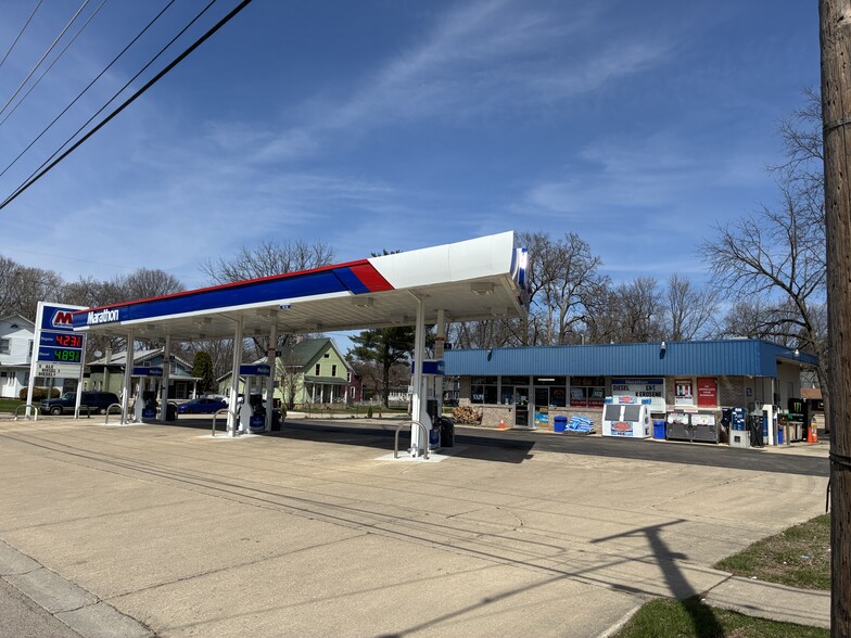 More Photos Of 817 N State St, Belvidere Convenience Store For Sale