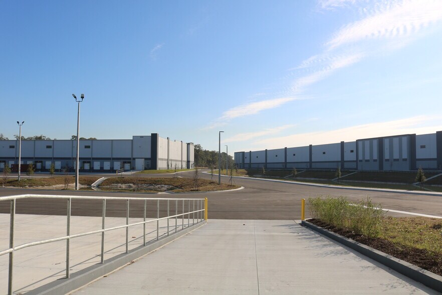 More Photos Of 0000 Eastport Rd, Jacksonville Unknown For Lease