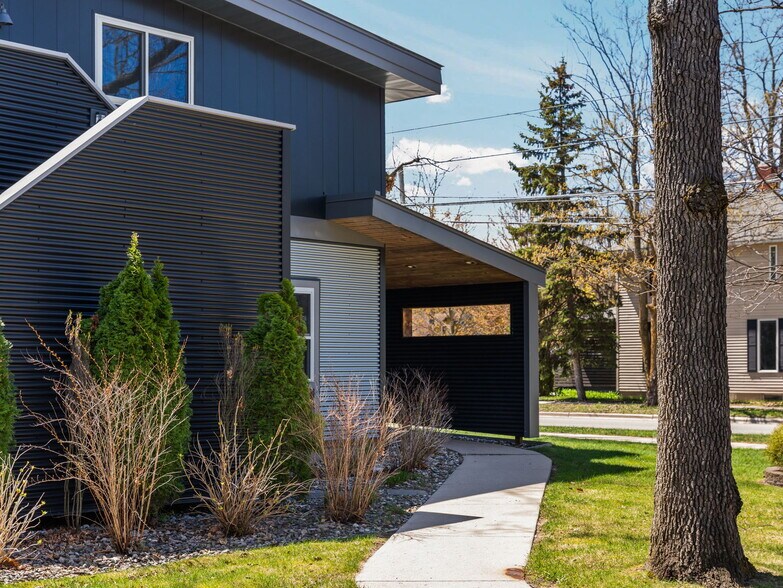 Primary Photo Of 1323 Cass St, Traverse City Flex For Sale
