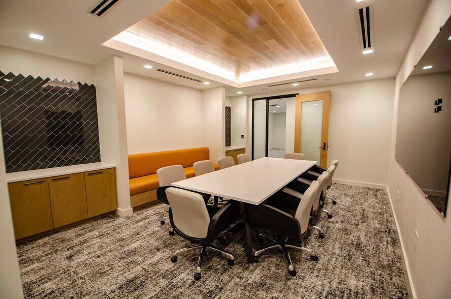 More Photos Of 4600 Park Rd, Charlotte Office For Lease