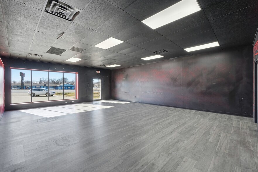 More Photos Of 1223 US-412, Siloam Springs Storefront For Lease