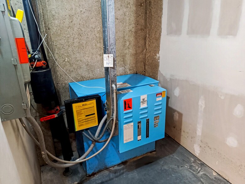 More Photos Of 1N131 County Farm Rd, Winfield Office For Sale