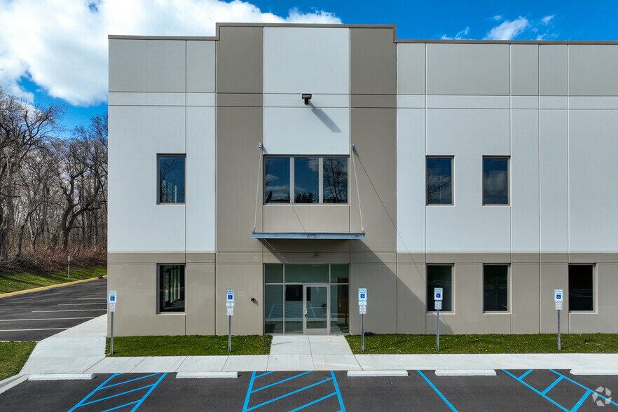 More Photos Of 780 Coopertown Rd, Delanco Distribution For Lease