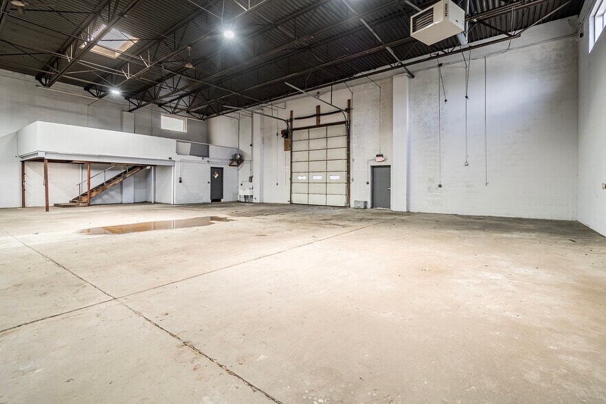 More Photos Of 173 Amboy Rd, Morganville Warehouse For Lease