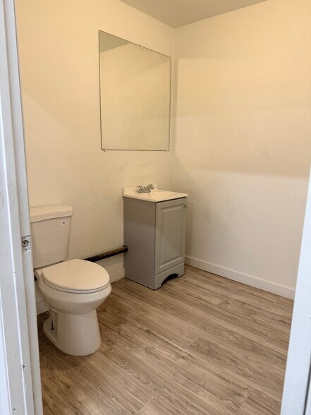 More Photos Of 3800 Niles St, Bakersfield General Retail For Lease